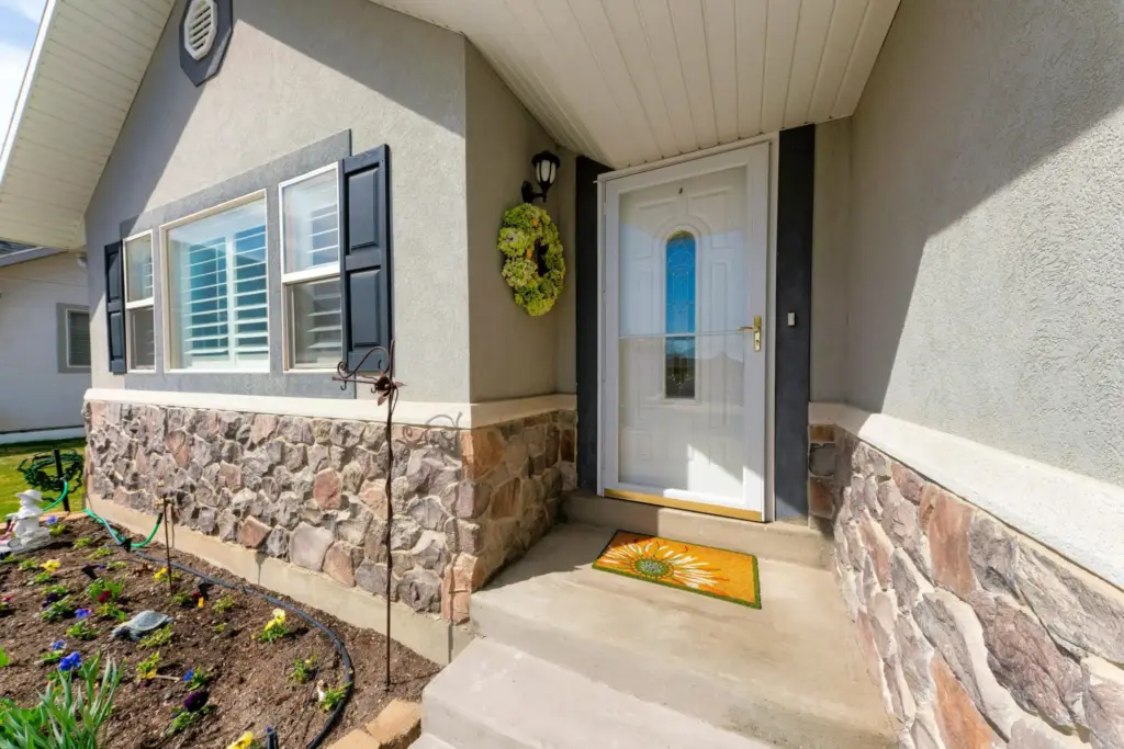 Storm Doors, photo 3
